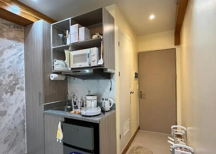 Loft Life Staycation Apartahotel